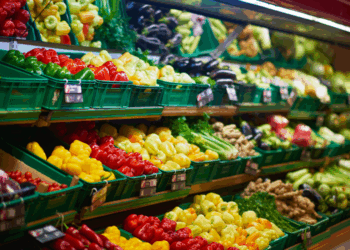 IPCA-15 recua, mas inflação de serviços segue elevada