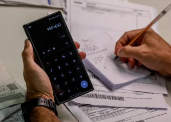 Indústria brasileira enfrenta altos custos de produção devido ao Custo Brasil