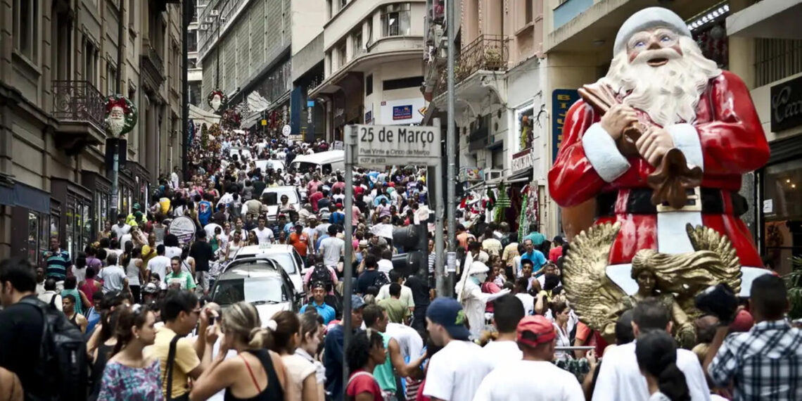 Comércio e serviços devem gerar 118 mil vagas no Brasil no fim de 2025, aponta pesquisa