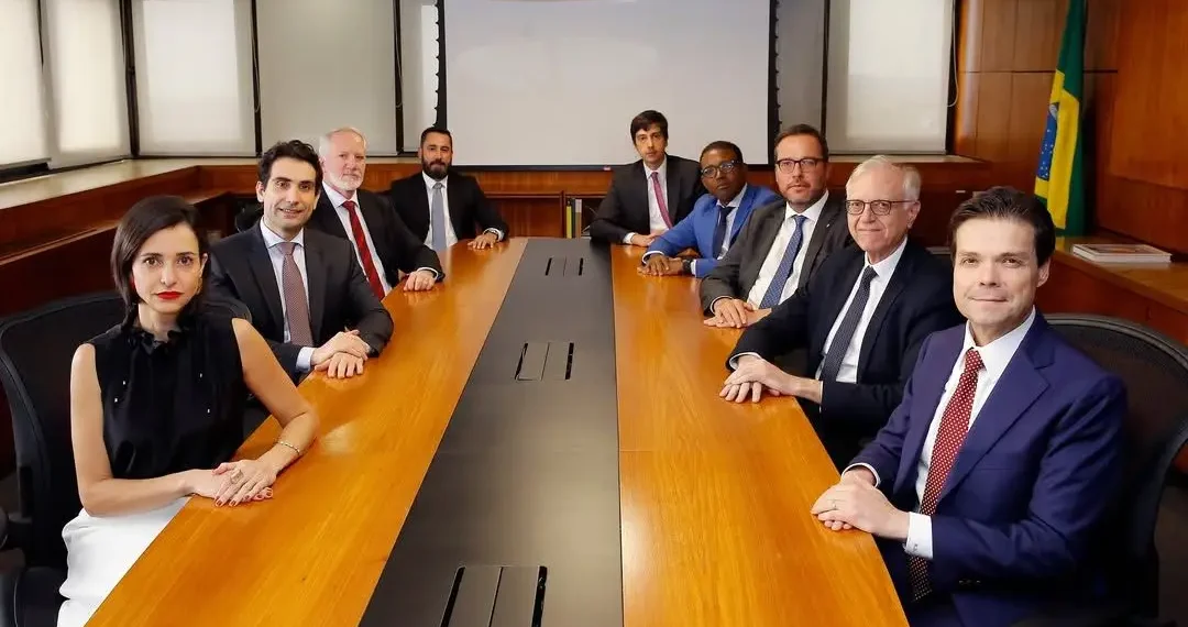 BC mantém Selic em 15% e projeta juros altos até 2026