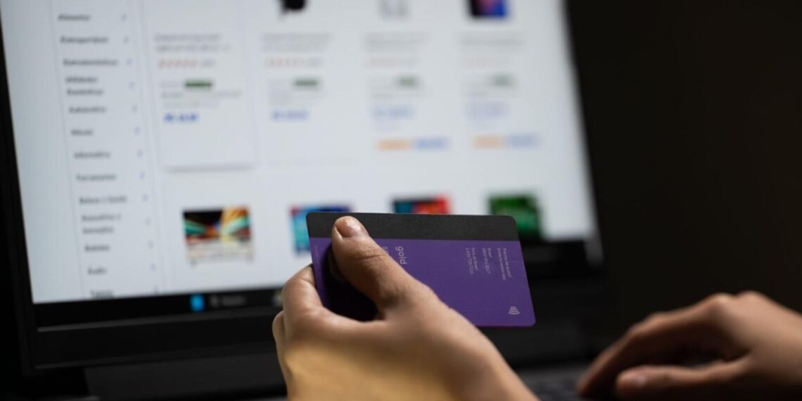 Pesquisa aponta impacto da taxa das blusinhas no consumo