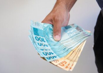 Salário mínimo 2026 sobe para R$ 1.621 a partir de janeiro