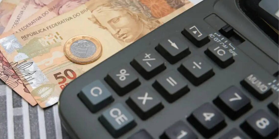 Gastos públicos crescem mais rápido que arrecadação em 2025