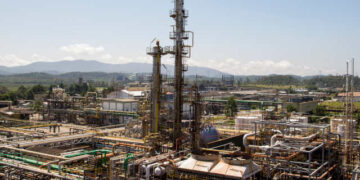 Unipar anuncia dividendos e dispara no pregão