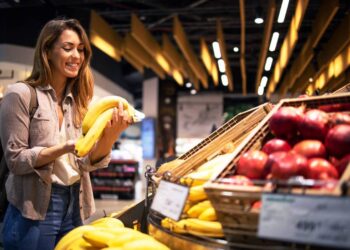 Confiança do consumidor avança em dezembro, aponta FGV