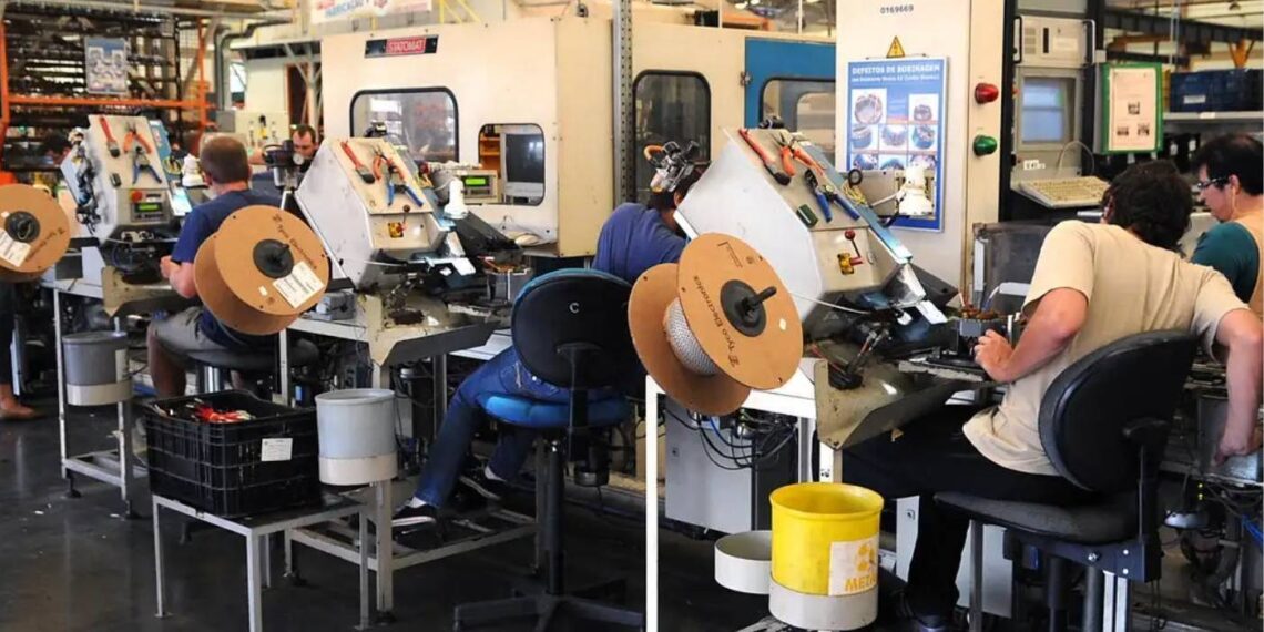 Pequena indústria em 2025 piora desempenho e finanças