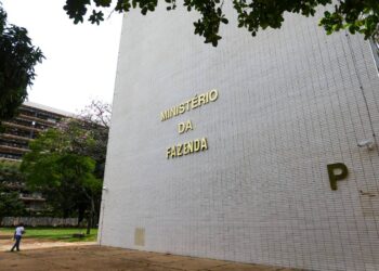 Dívida pública preocupa economistas em 2026