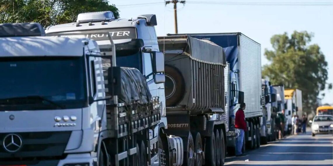 Piso mínimo do frete pressiona a economia, diz CNI