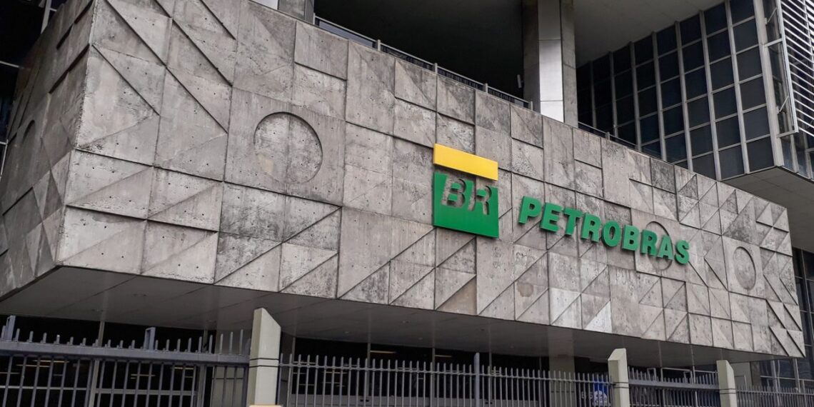 Petrobras fecha contratos de R$ 11 bi offshore