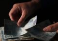 Endividamento entre baixa renda cresce por saúde
