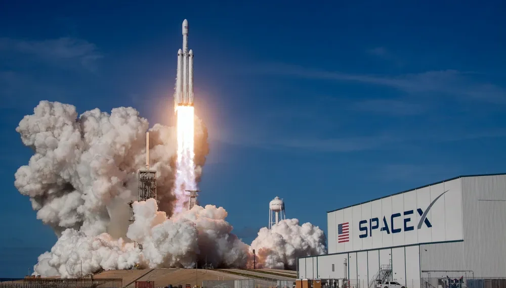 SpaceX busca recursos para financiar expansão