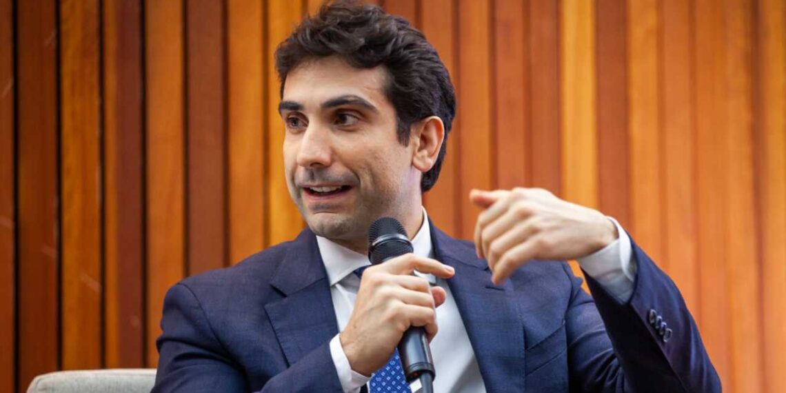 Galípolo chama atenção para dívida das famílias