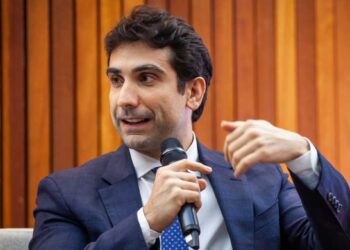 Galípolo chama atenção para dívida das famílias