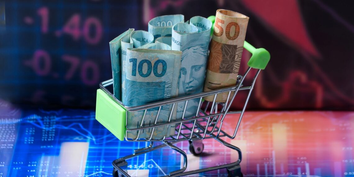 IPCA sobe 0,82% e inflação supera teto da meta